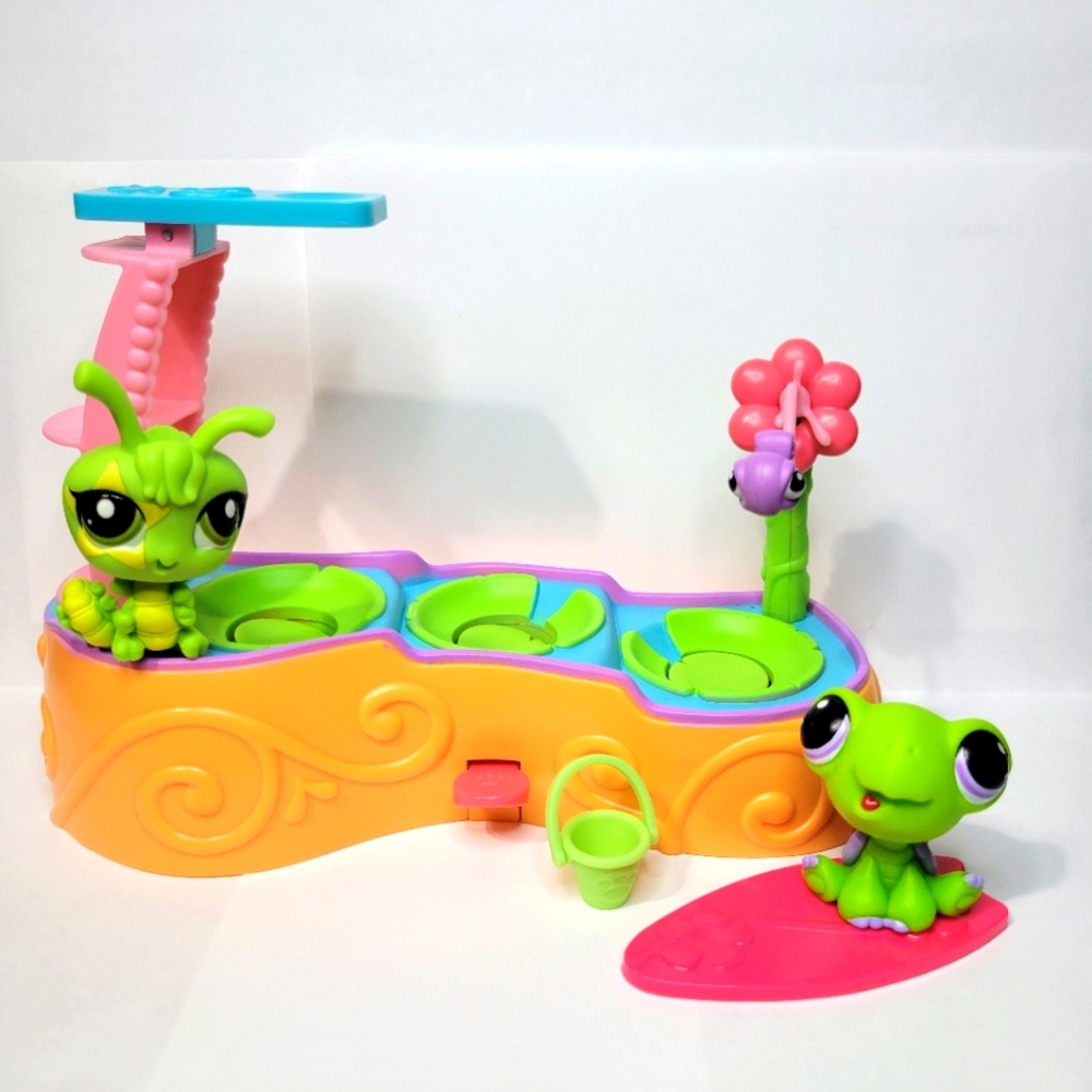 Littlest Pet Shop Leapin Lagoon With Caterpillar, Turtle, Accessories